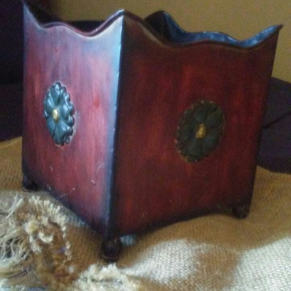 Decor - Picture 3 of 3